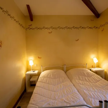 Bironais * Biron (Dordogne)